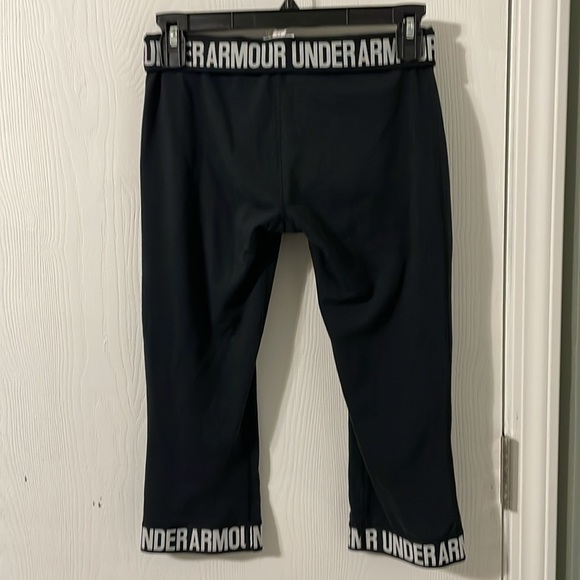Under Armour With Logo Black Capris Leggings Size Small - Picture 5 of 6